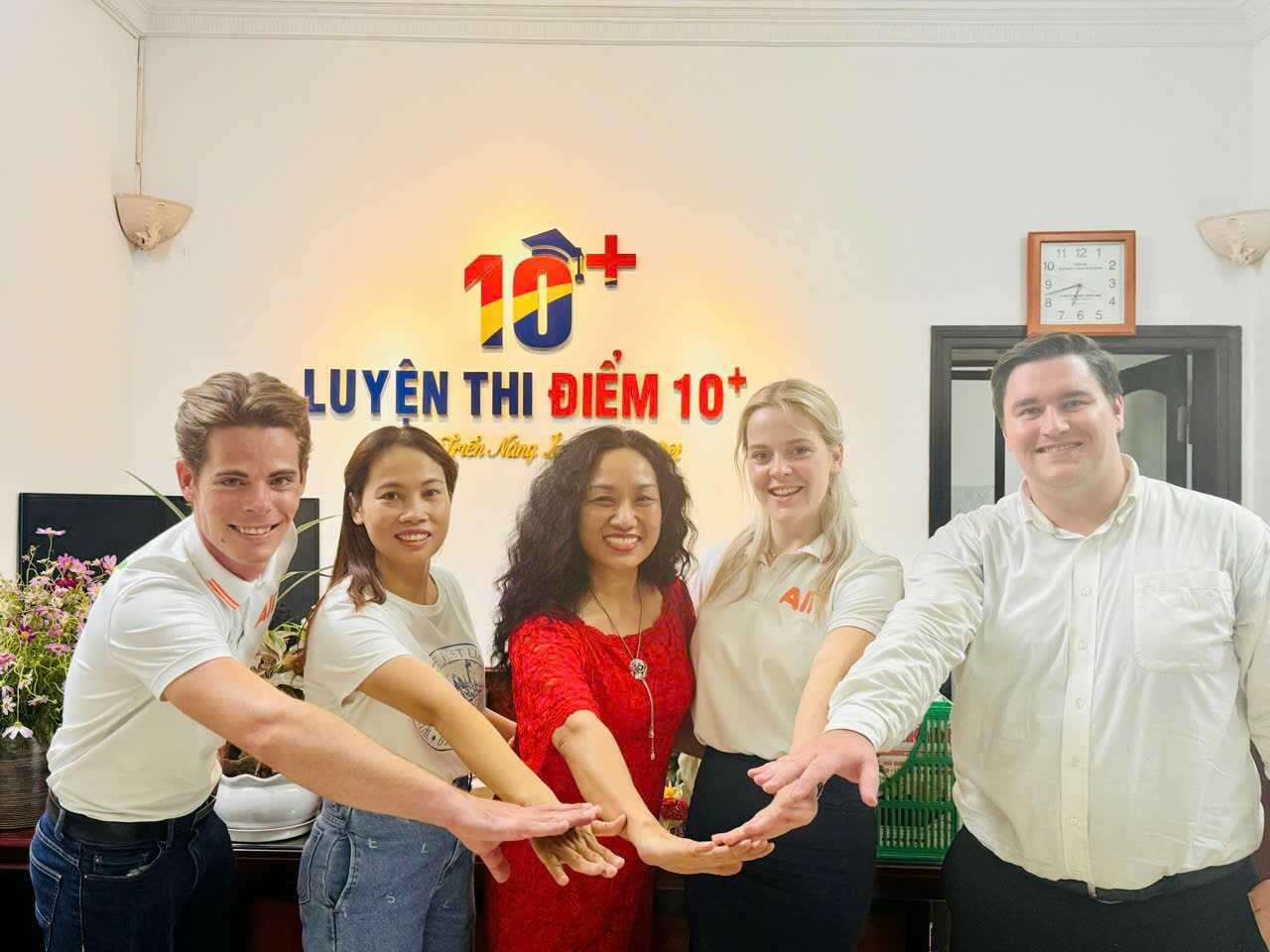Khai giảng lớp tiếng Anh giao tiếp