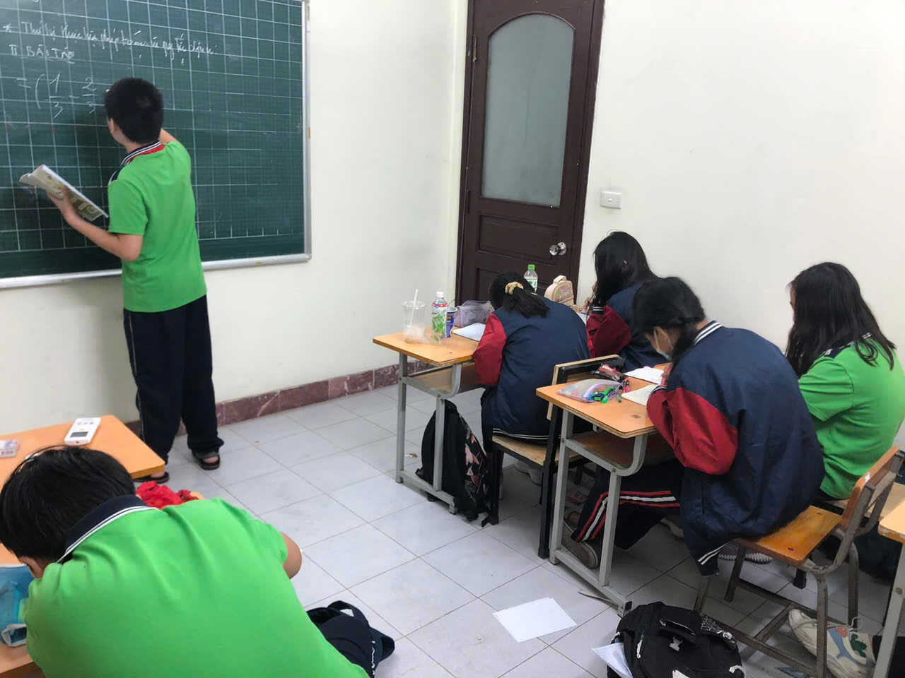 Tuyển sinh lớp luyện viết nhanh bằng bút bi cho HS lớp 6-12